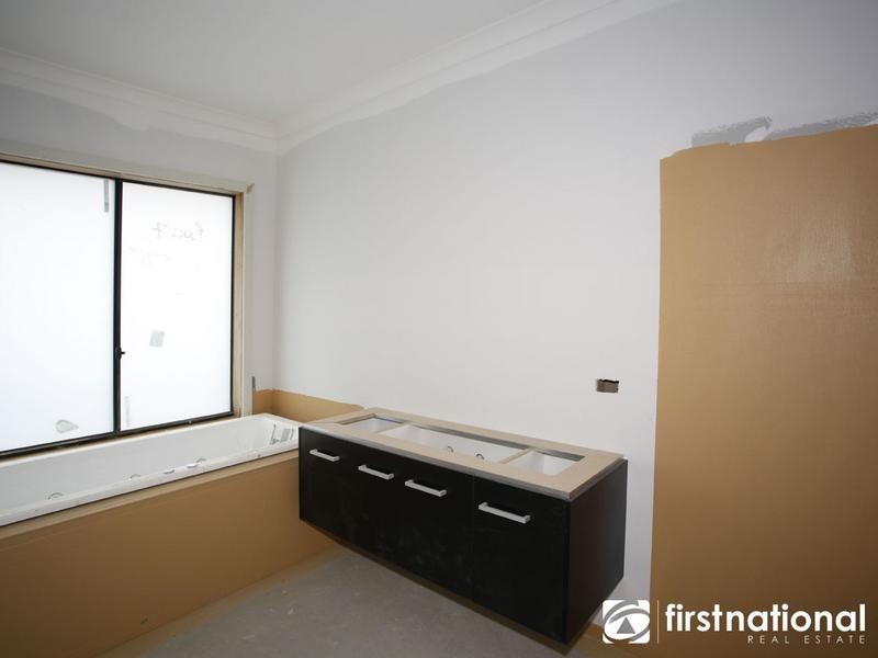 9 Edenbrook Circuit, Pakenham VIC 3810