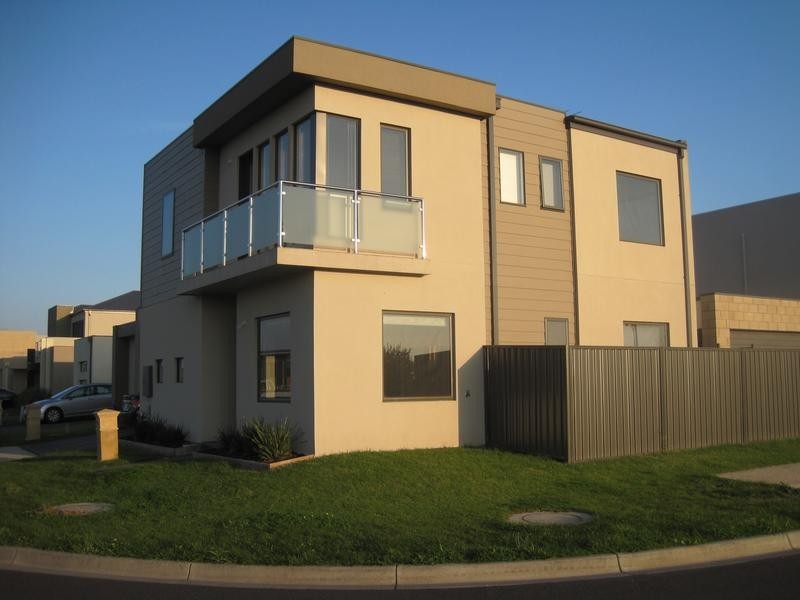 40 Edgeware Close, Pakenham VIC 3810