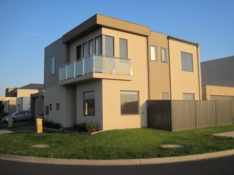 40 Edgeware Close, Pakenham VIC 3810