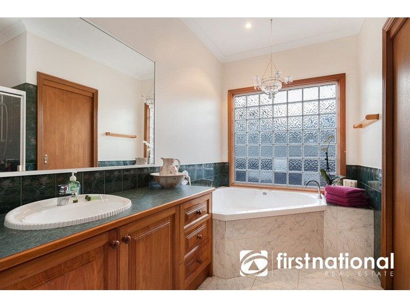 4 Harness Place, Pakenham VIC 3810