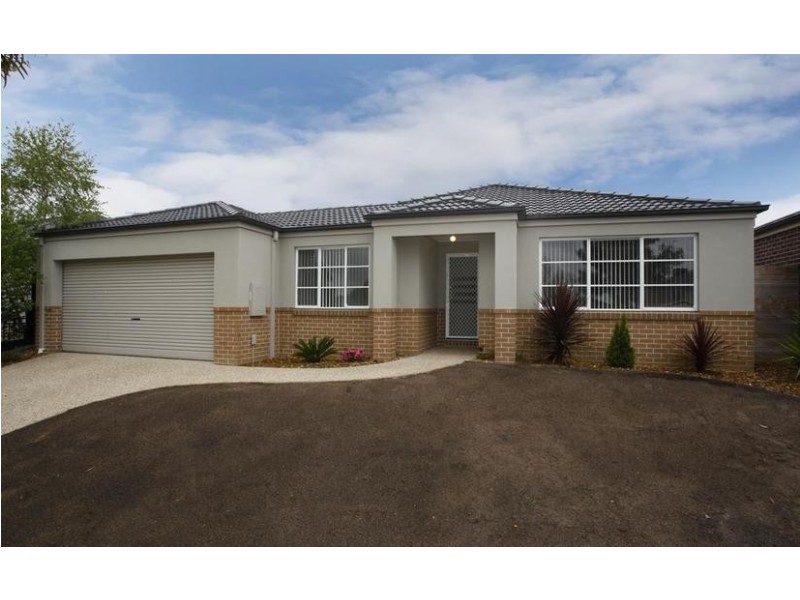 18 Lucerne Circuit, Pakenham VIC 3810