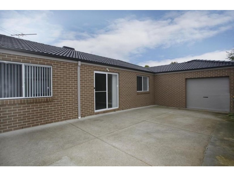 18 Lucerne Circuit, Pakenham VIC 3810