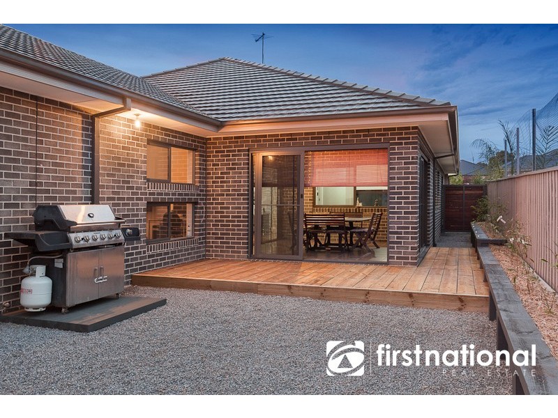 14 Carrington Drive, Pakenham VIC 3810