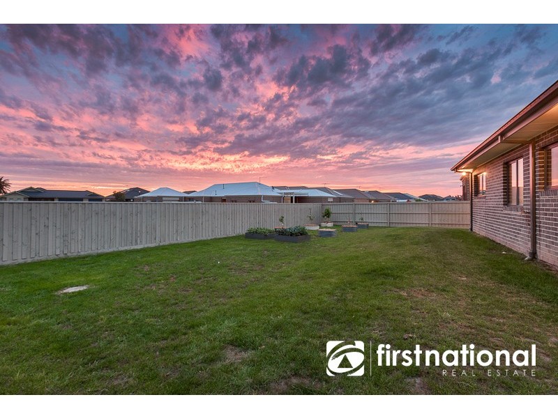 14 Carrington Drive, Pakenham VIC 3810
