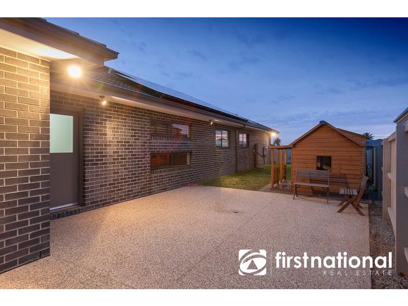 14 Carrington Drive, Pakenham VIC 3810