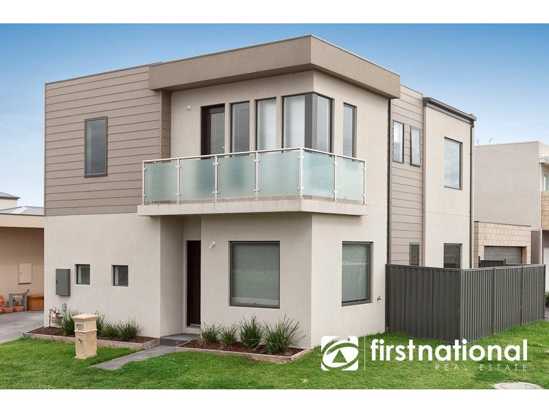 40 Edgeware Close, Pakenham VIC 3810