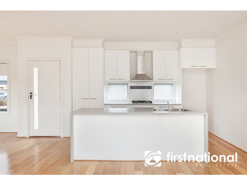 40 Edgeware Close, Pakenham VIC 3810