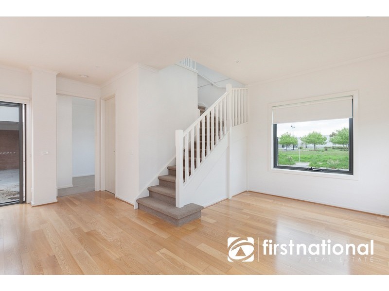 40 Edgeware Close, Pakenham VIC 3810