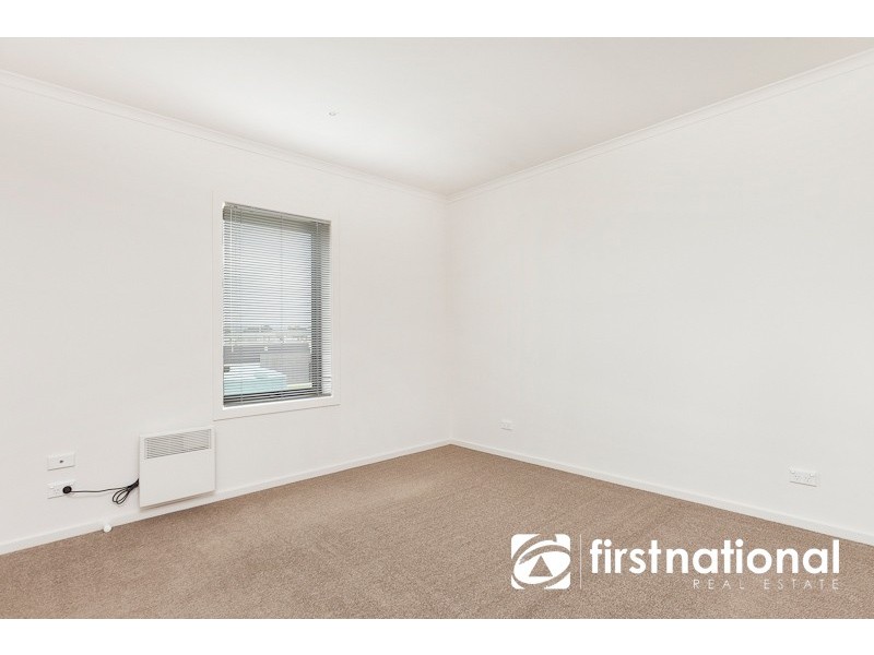 40 Edgeware Close, Pakenham VIC 3810