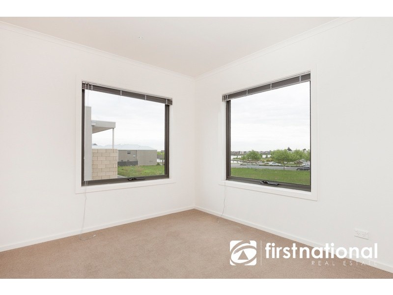 40 Edgeware Close, Pakenham VIC 3810