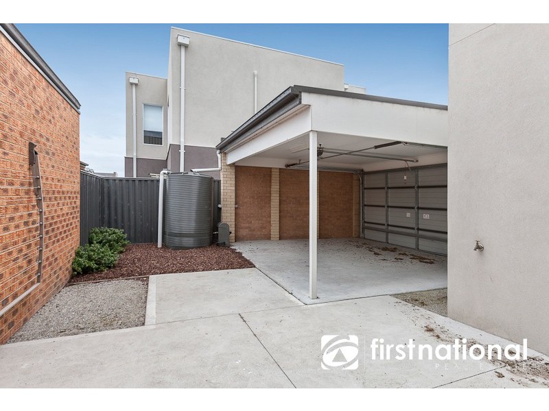 40 Edgeware Close, Pakenham VIC 3810