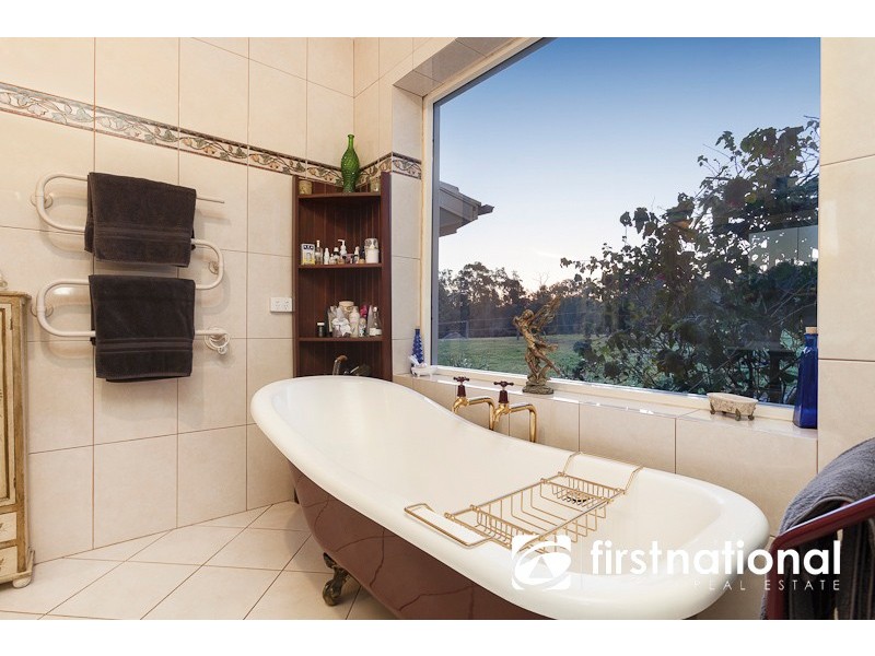 10 Morrison Rd, Pakenham Upper VIC 3810