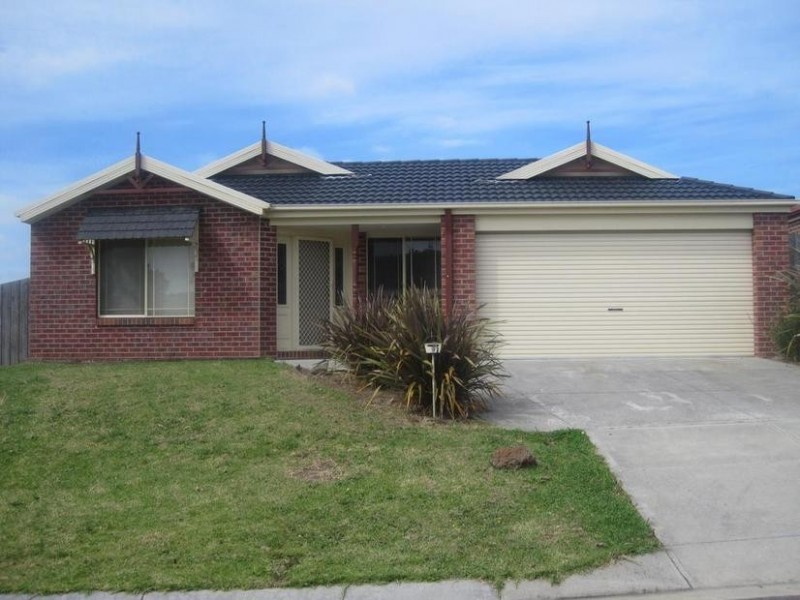 9 Torre Road, Pakenham VIC 3810