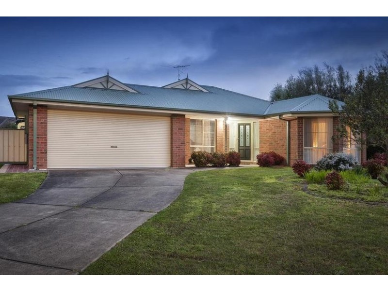 13 Claire Close, Pakenham VIC 3810