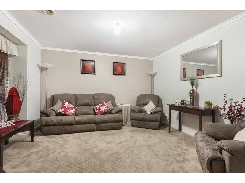 13 Claire Close, Pakenham VIC 3810