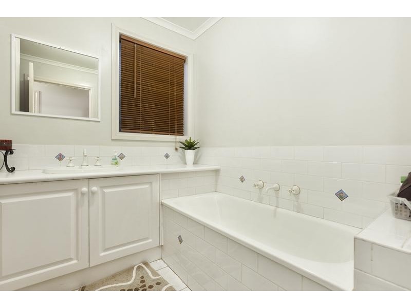 13 Claire Close, Pakenham VIC 3810