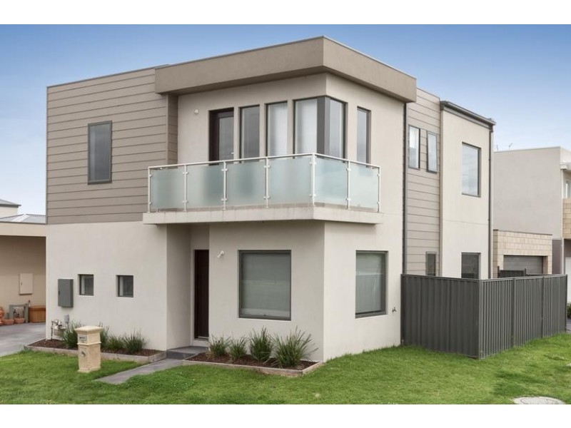 40 Edgeware Close, Pakenham VIC 3810