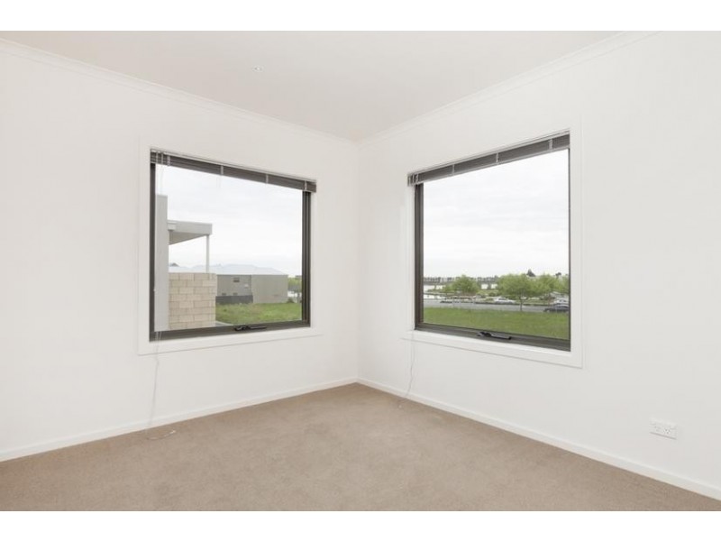 40 Edgeware Close, Pakenham VIC 3810