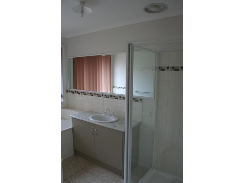 31 Riviera Drive, Pakenham VIC 3810