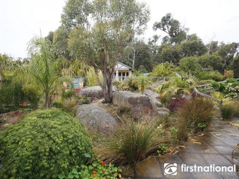 70 Sanders Rd, Garfield North VIC 3814