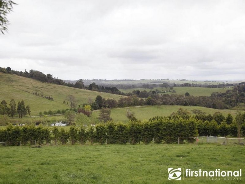 70 Sanders Rd, Garfield North VIC 3814
