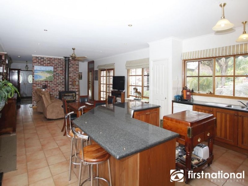 70 Sanders Rd, Garfield North VIC 3814