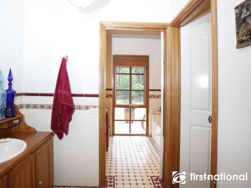 70 Sanders Rd, Garfield North VIC 3814