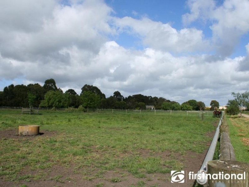 590 Seven Mile Rd, Nar Nar Goon VIC 3812