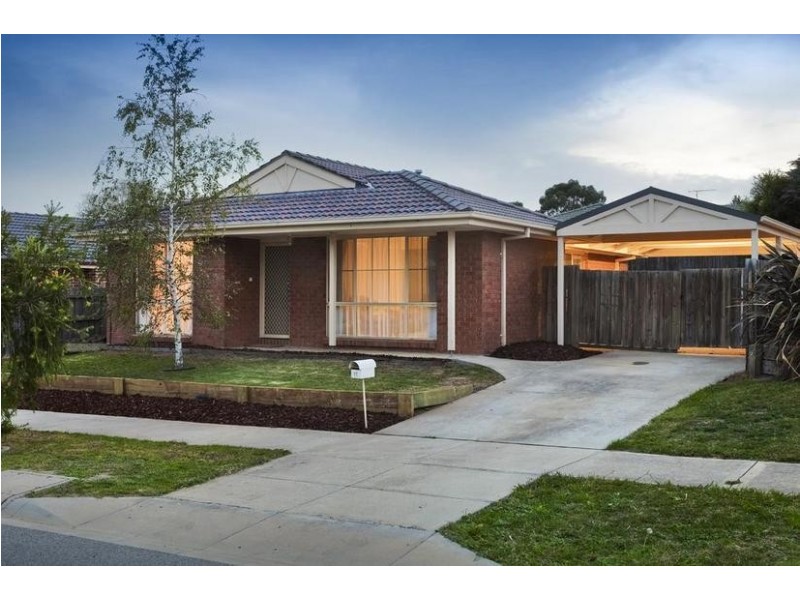 11 Ben Drive, Pakenham VIC 3810