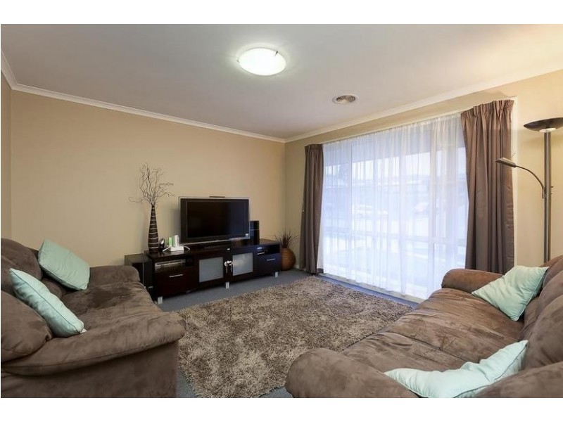 11 Ben Drive, Pakenham VIC 3810