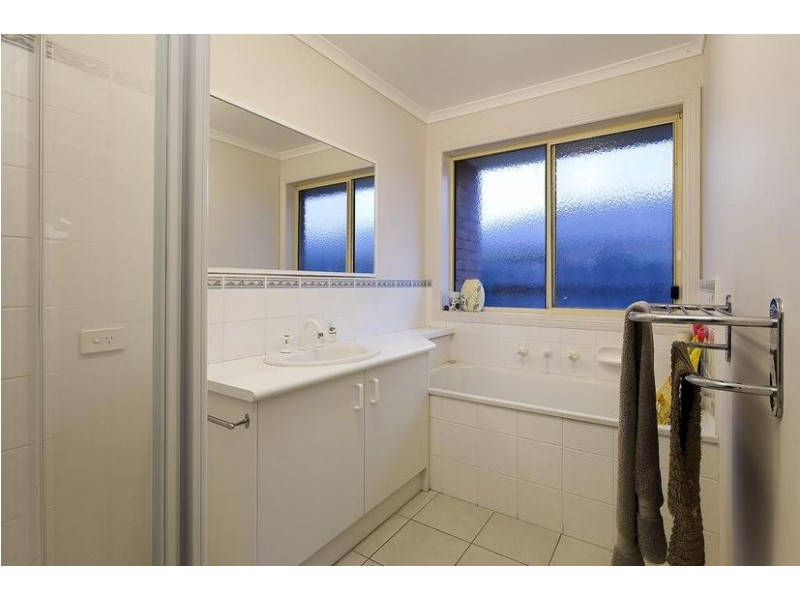 11 Ben Drive, Pakenham VIC 3810