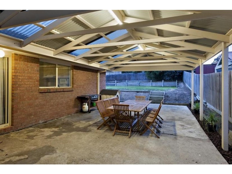 11 Ben Drive, Pakenham VIC 3810