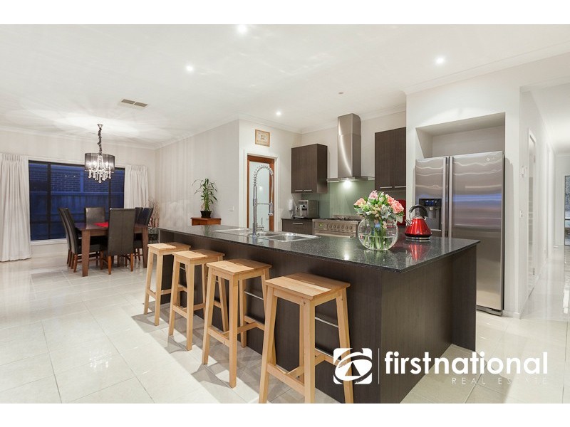 18 Landy Circuit, Pakenham VIC 3810