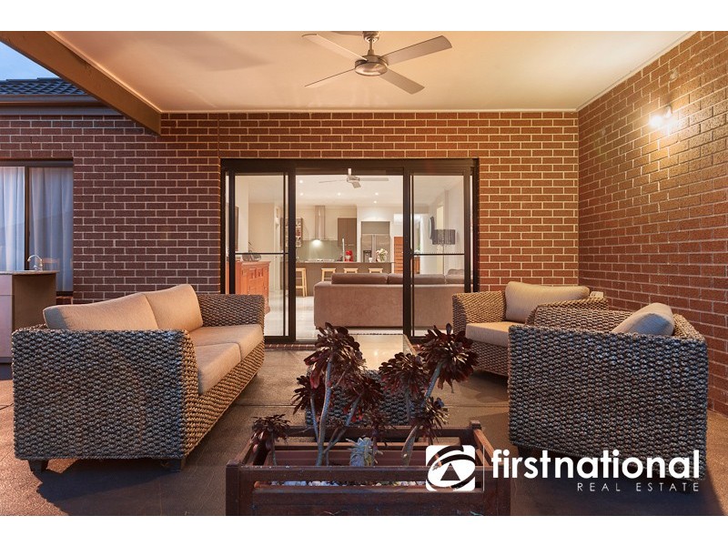 18 Landy Circuit, Pakenham VIC 3810