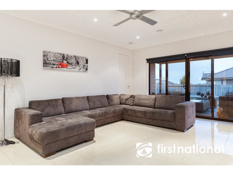 18 Landy Circuit, Pakenham VIC 3810