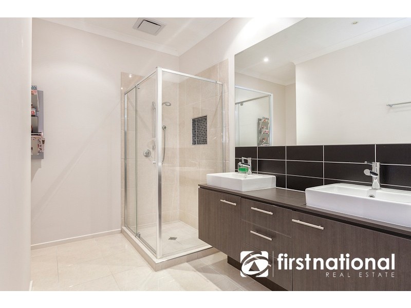 18 Landy Circuit, Pakenham VIC 3810