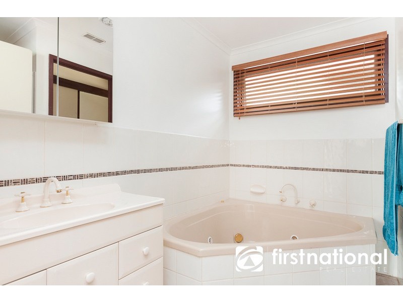 4 Dove Court, Pakenham VIC 3810