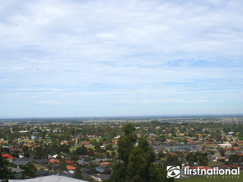 37 Highland Drive, Pakenham VIC 3810