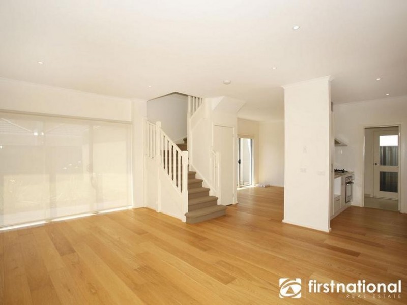 2/11 Howqua, Pakenham VIC 3810