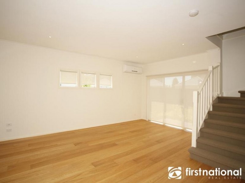 2/11 Howqua, Pakenham VIC 3810