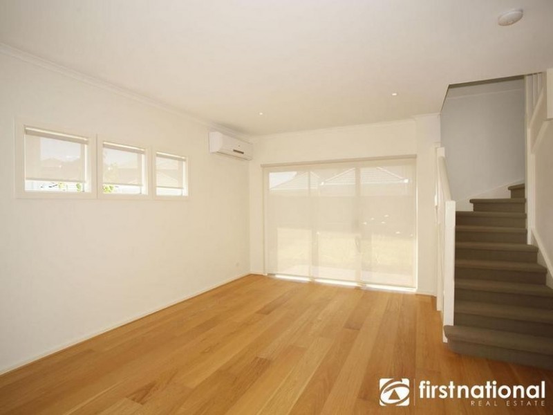 2/11 Howqua, Pakenham VIC 3810