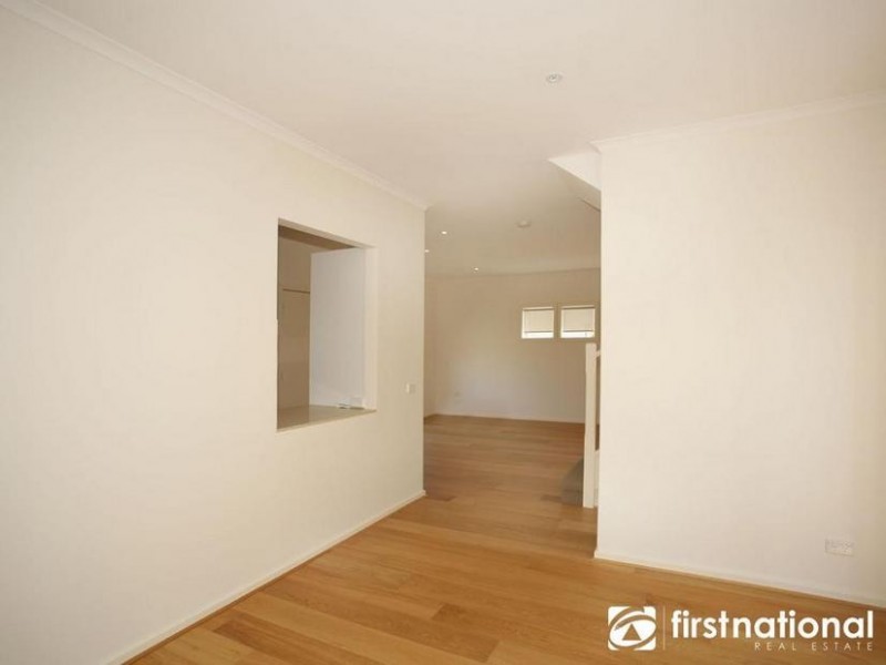 2/11 Howqua, Pakenham VIC 3810