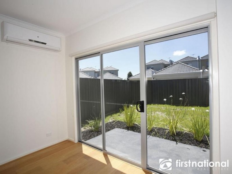 2/11 Howqua, Pakenham VIC 3810