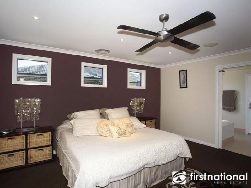 11 Mia Drive, Pakenham VIC 3810