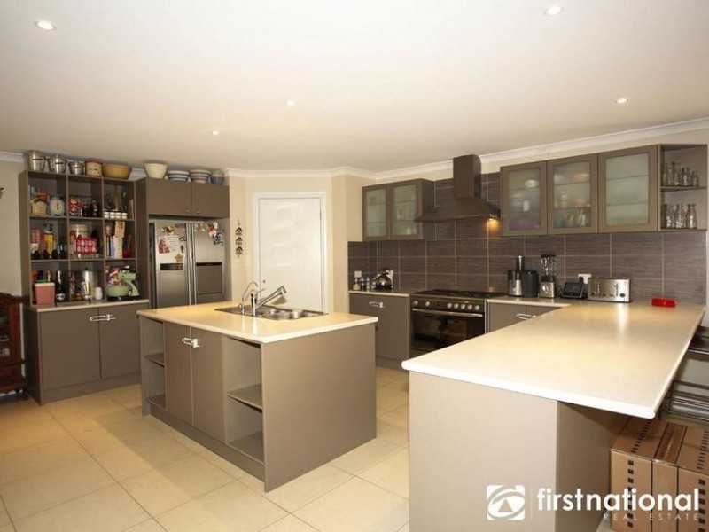 11 Mia Drive, Pakenham VIC 3810