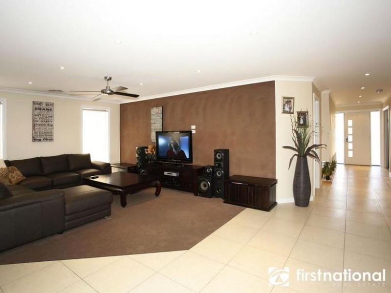 11 Mia Drive, Pakenham VIC 3810