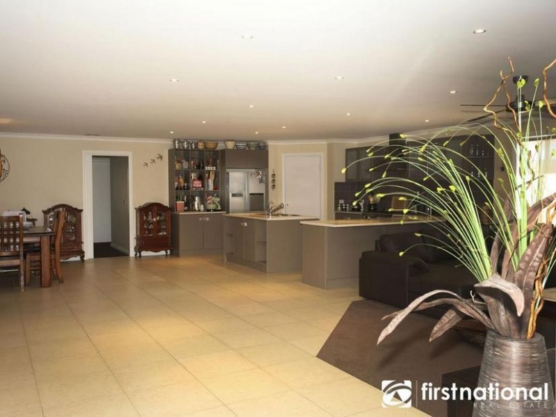 11 Mia Drive, Pakenham VIC 3810