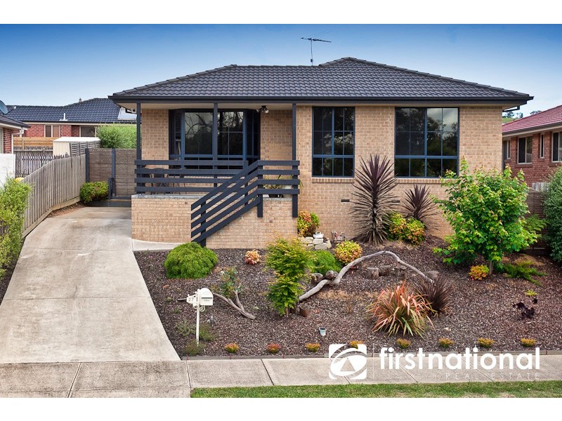 27 Riviera Drive, Pakenham VIC 3810