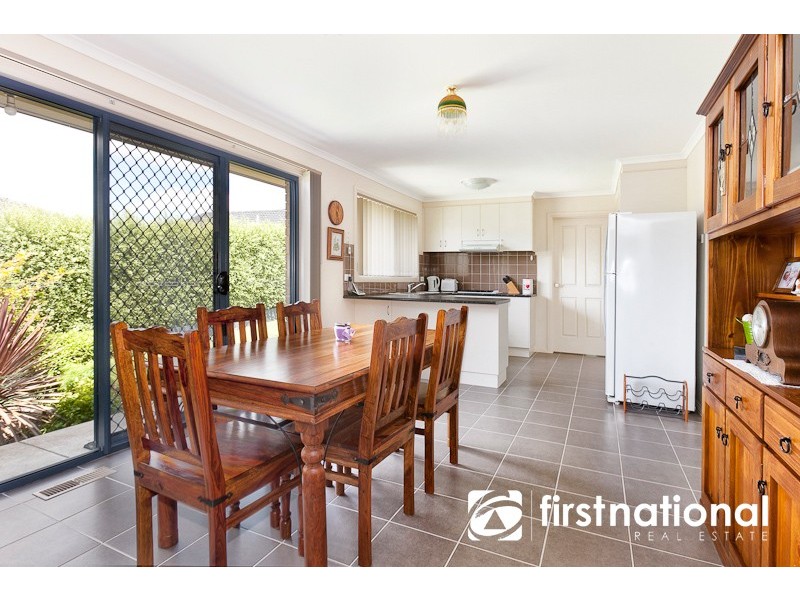 27 Riviera Drive, Pakenham VIC 3810