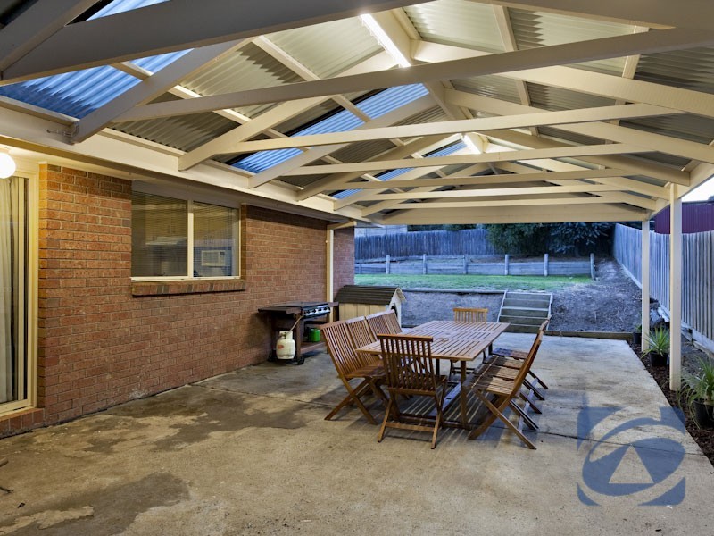 11 Ben Drive, Pakenham VIC 3810